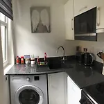 Cosy One Bedroom Flat In City Center